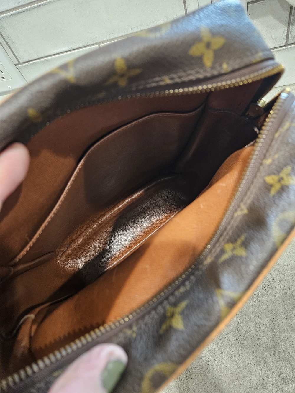 Louis Vuitton Amazone MM - Picture 7 of 10